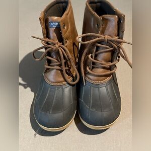 Sperry Port boot. Tan/brown. Size Y6. Very good condition.